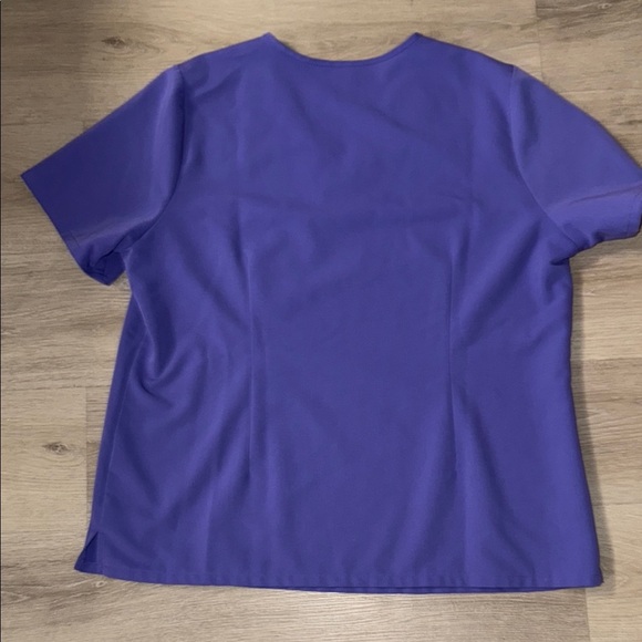 NWOT Figs Catrina Technical Collection Scrub Top - Picture 3 of 3